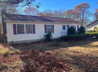 10 Beacon St, Shirley, NY 11967