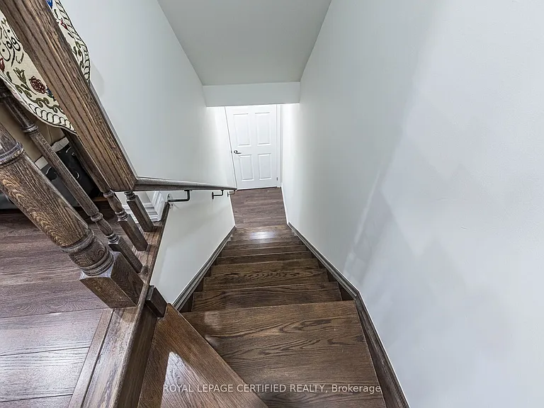 581 Allport Gate — Photo 8