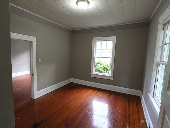 5th image of 241 Marion St