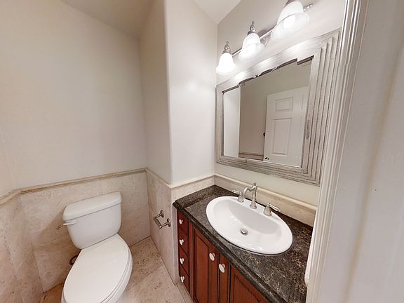 4th image of 14764 Sylvan St Unit 6