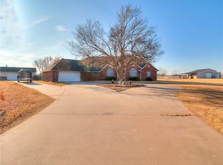 1201 N Thoroughbred Way, Mustang, OK 73064