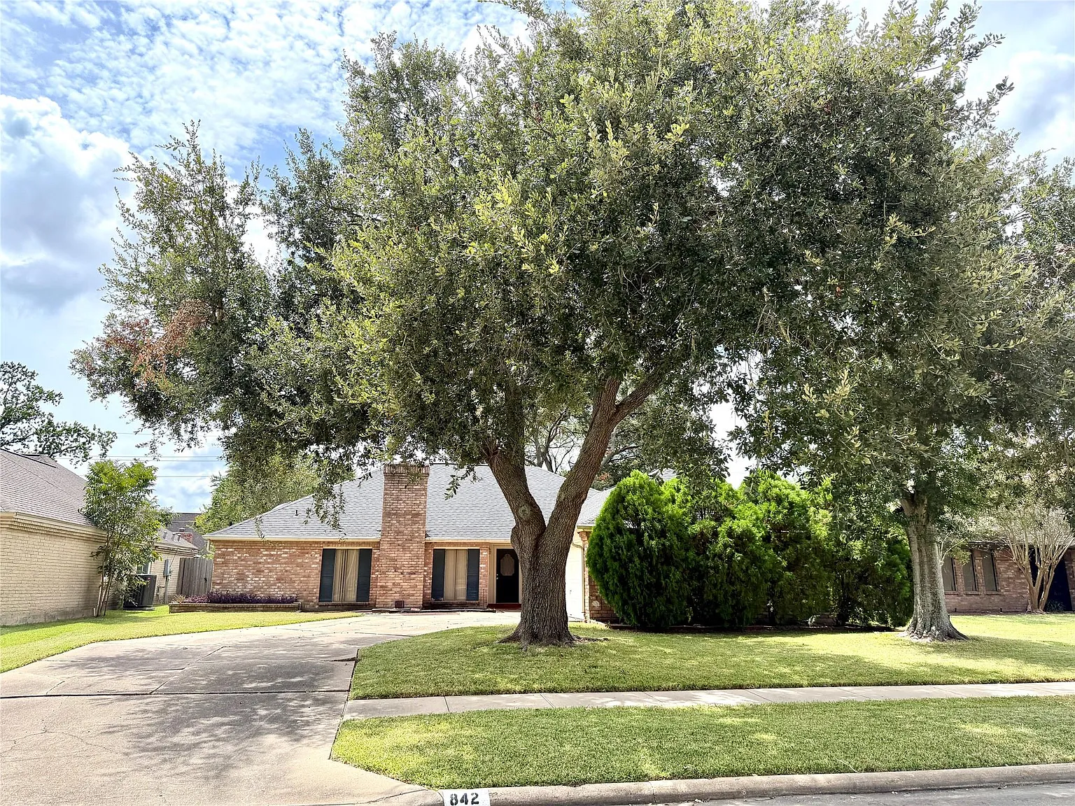 3 bed, 2.0 bath, 1898 sqft, $1,800 — Photo 1