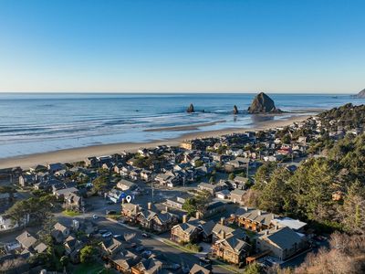 132 E Surfcrest Ave, Cannon Beach, OR, 97110