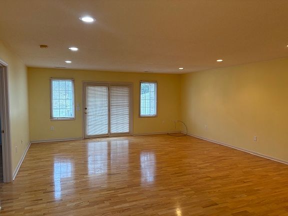 4th image of 1107 Estate Dr