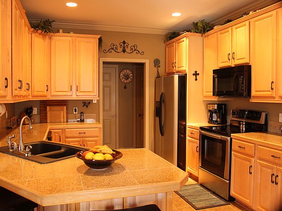 4th image of 131 Stonebriar Dr