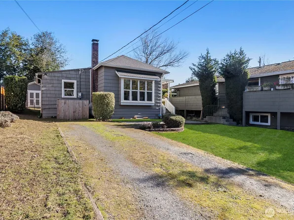 8326 Seward Park Avenue S, Seattle, WA 98118