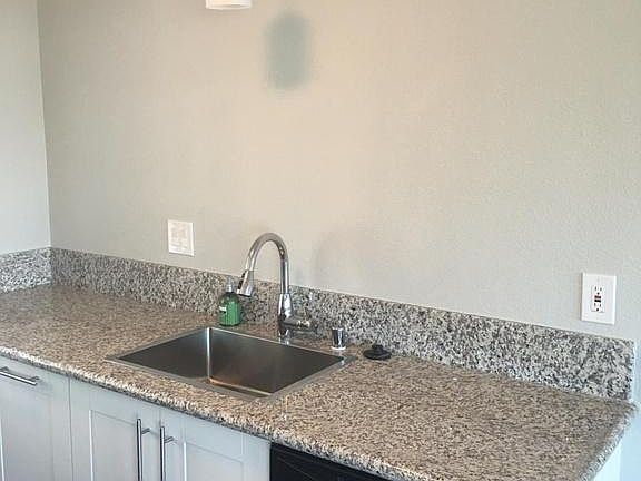 5th image of 3735 32nd St APT 8