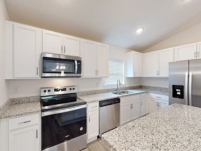 1025 Tevis St SE — Photo 6