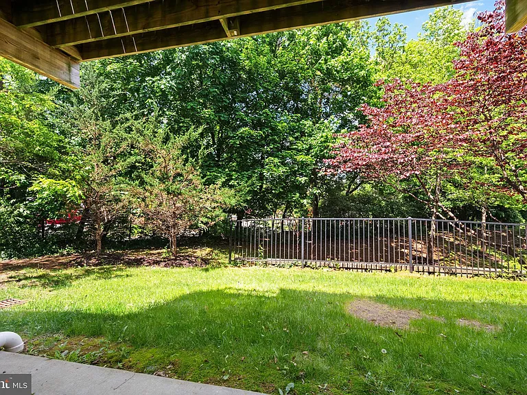8342 Broderick Cir — Photo 33