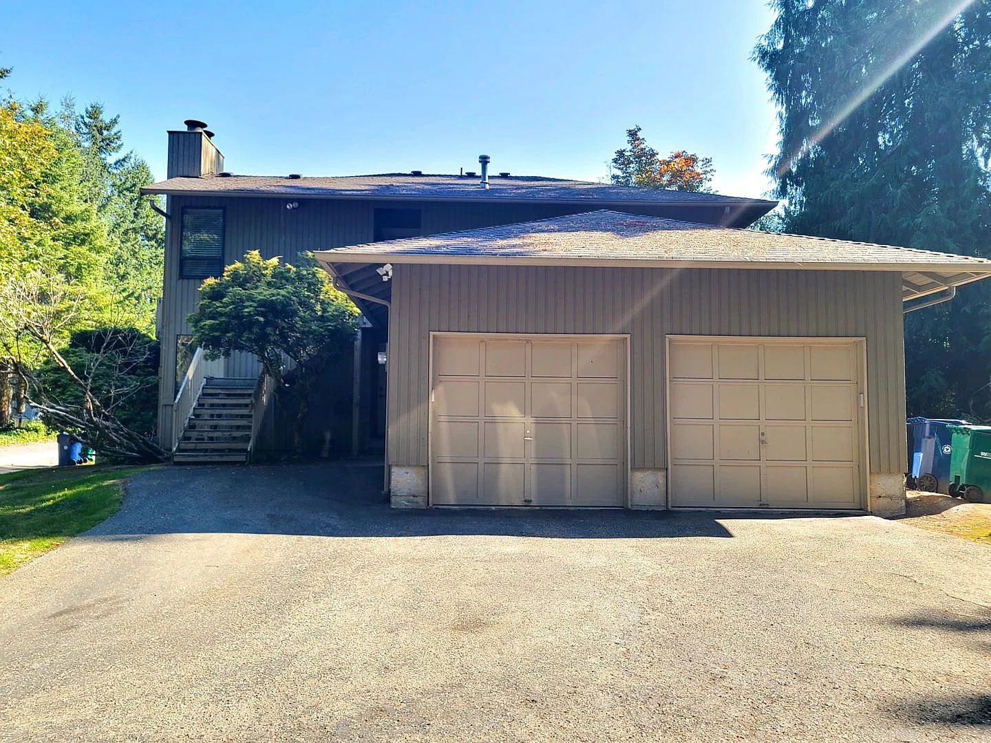 Available Now! Gorgeous Kirkland South Rose Hill Ground Floor Home With Garage — Photo 3