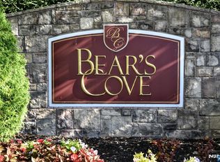 45 Windsor Ln, Ramsey, NJ 07446