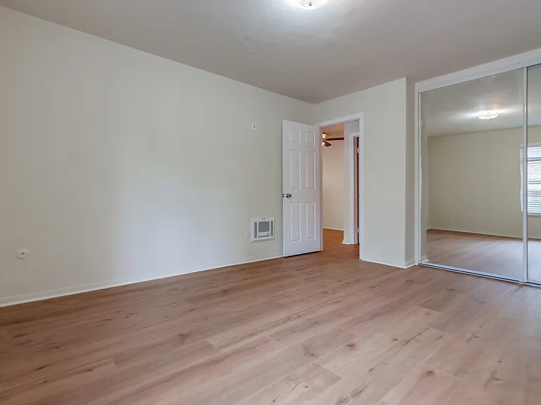 432 Edgehill Ln #33 — Photo 2