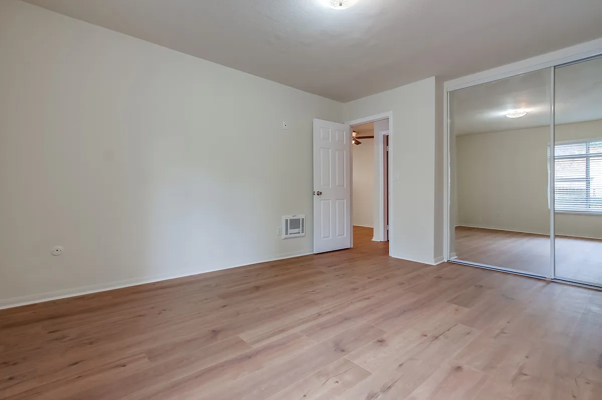 Building Photo - 432 Edgehill Ln #33