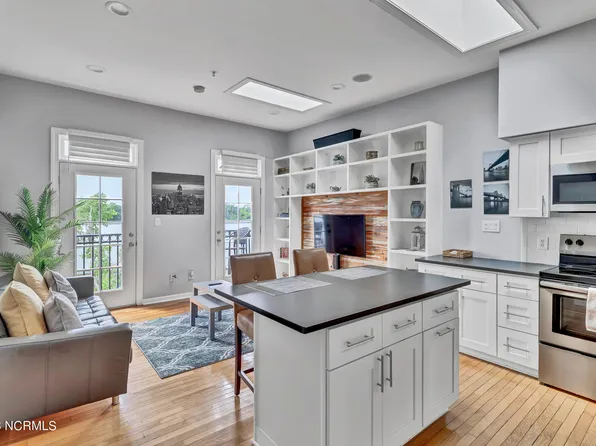 215 S Water Street Apt 306, Wilmington, NC 28401