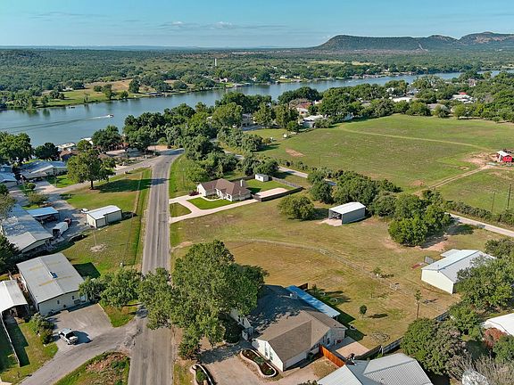 2nd image of 2029 River Oaks Dr
