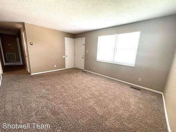 3rd image of 7304 Meadowbrook Cir