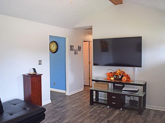 4th image of 6072 Yosemite Dr