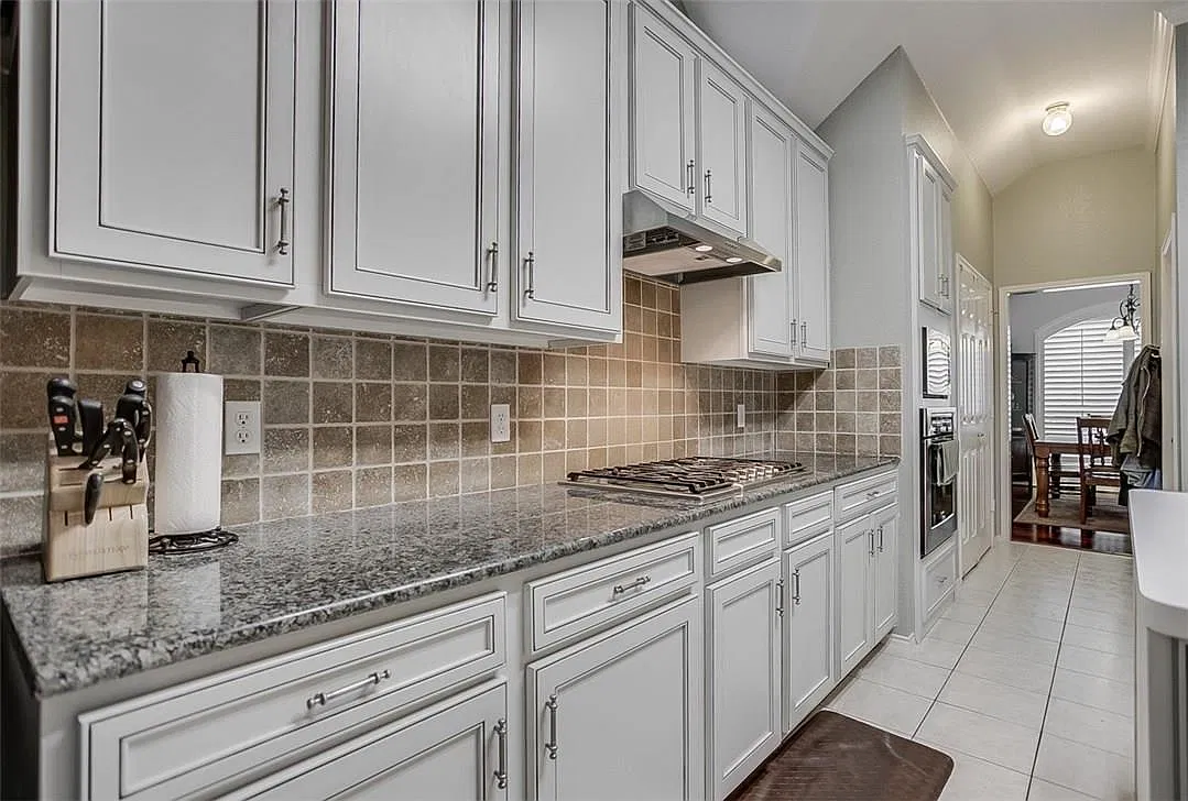 4 bed, 2488 sqft, $2,800 — Photo 4