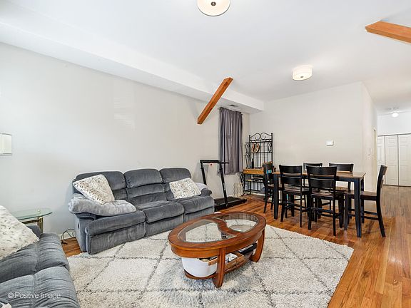 3rd image of 1069 N Hermitage Ave #1
