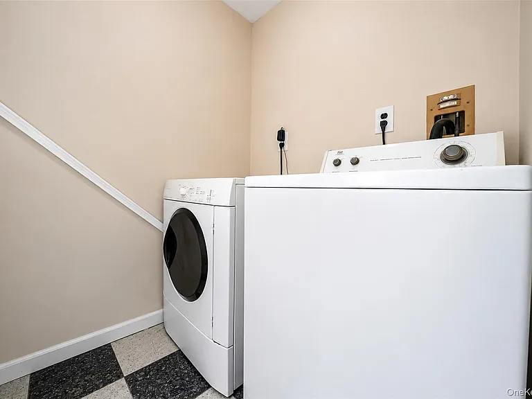 2 Berkeley Pl — Photo 14