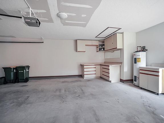 4th image of 4446 Sherwood Forest Dr #0