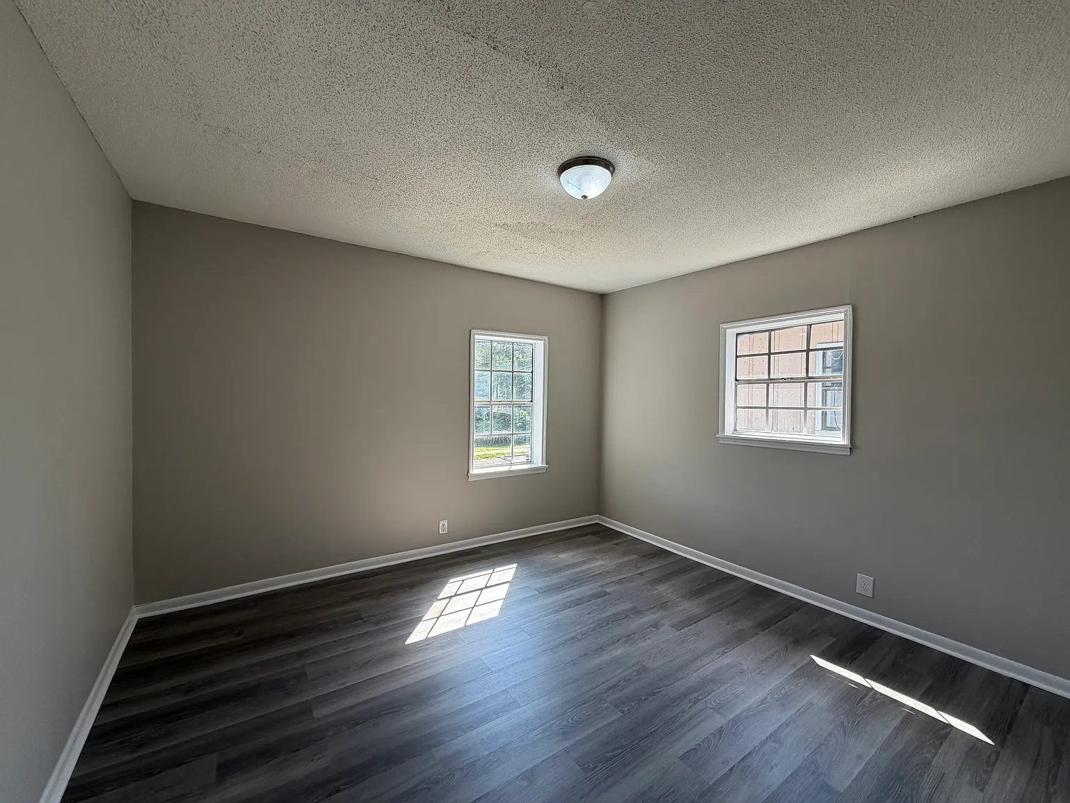 3 bed, 1200 sqft, $1,200 — Photo 4