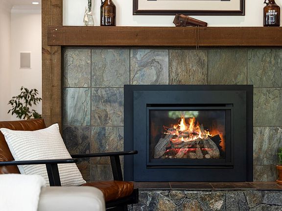 4th image of 1054 River Rd