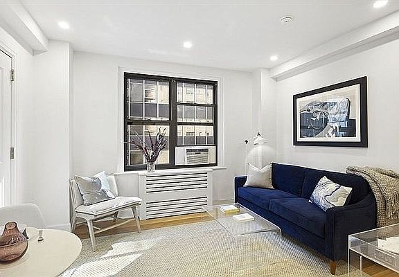 3rd image of 160 E 48th St APT 5A