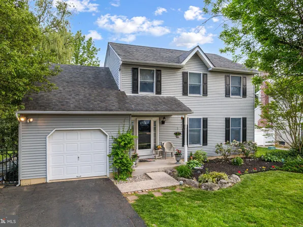 617 Highpointe Cir, Langhorne, PA 19047