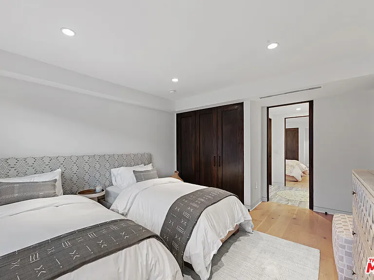 24146 Malibu Rd — Photo 16