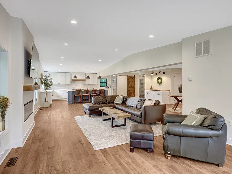 10904 Belgravia Ct — Photo 22