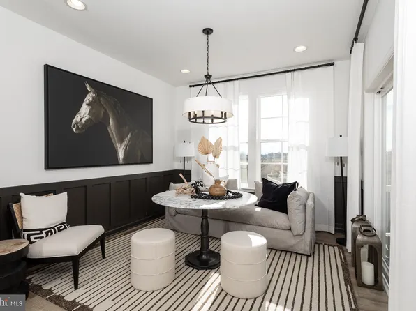 41 Abigail St, Charles Town, WV 25414