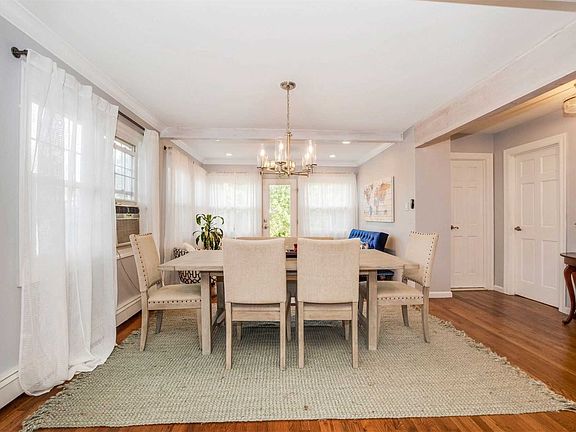 5th image of 466 Canterburry St