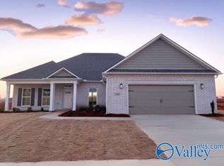 106 Pat Cain Dr, New Market, AL 35761