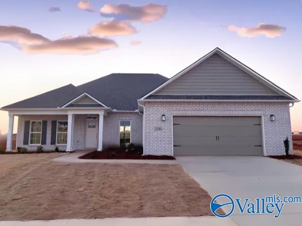 106 Pat Cain Dr, New Market, AL 35761