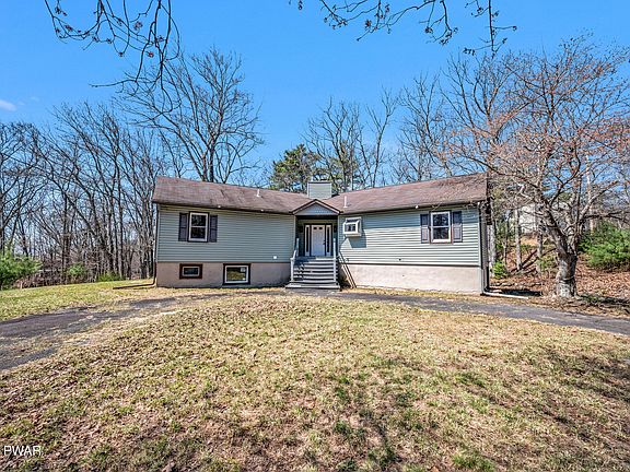 3rd image of 1093 Lancaster Dr
