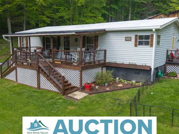 559 Mouth Of Silas Creek Rd, Lansing, NC 28643