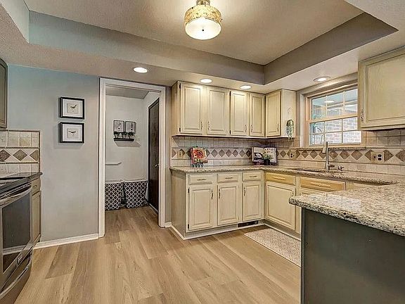 5th image of 108 Sara Dr