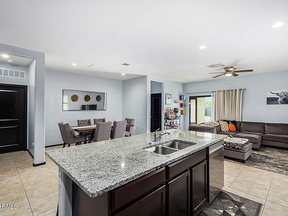 5th image of 1717 W CAMERON Boulevard