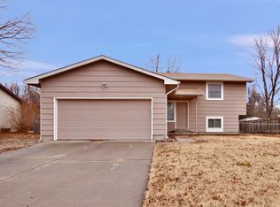 800 W Tracy Ave, Augusta, KS 67010