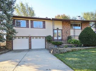 1433 Armstrong Ln, Elk Grove Village, IL 60007