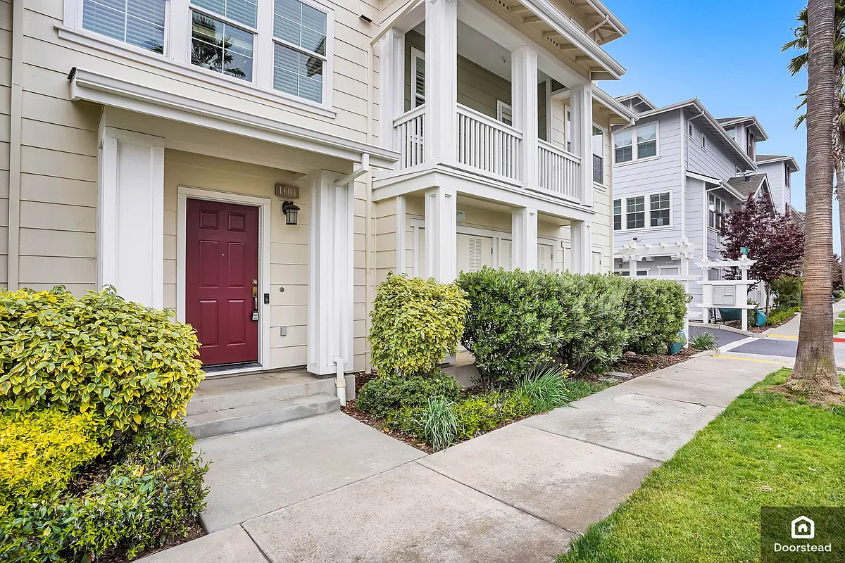 Building Photo - 1604 Northshore Dr