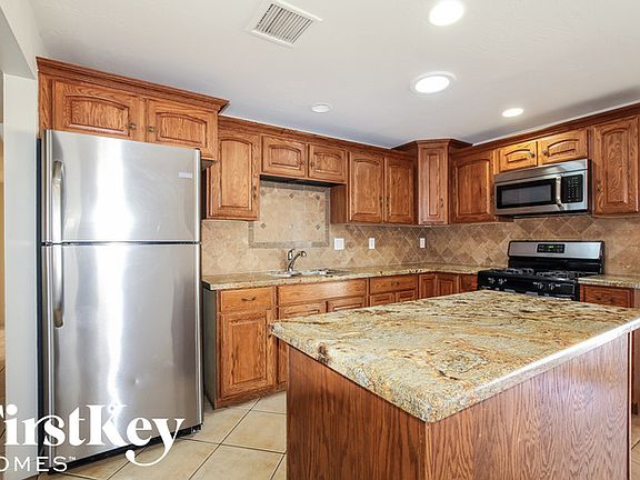 5th image of 3520 E Voltaire Dr