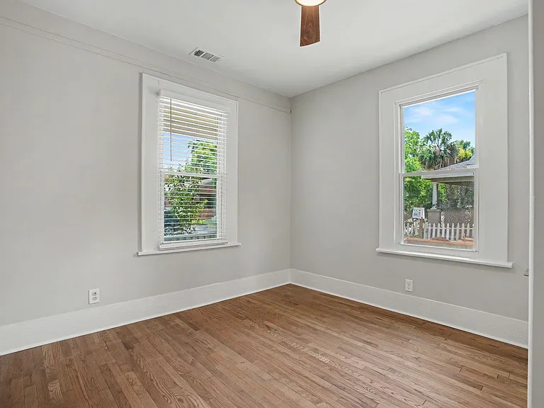 705 E 32nd St — Photo 33