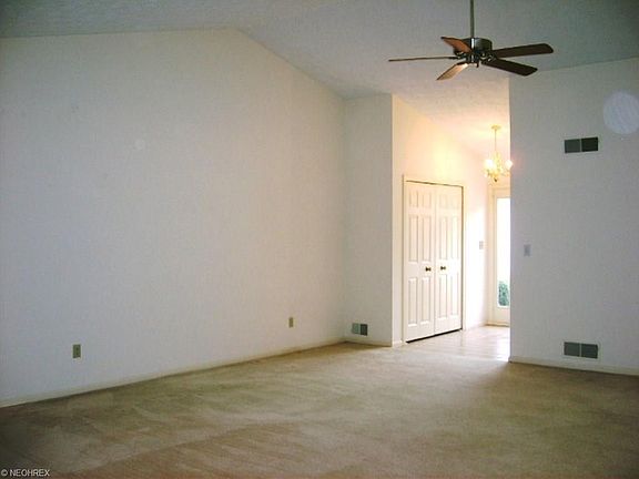 3rd image of 852 Knightsbridge Dr