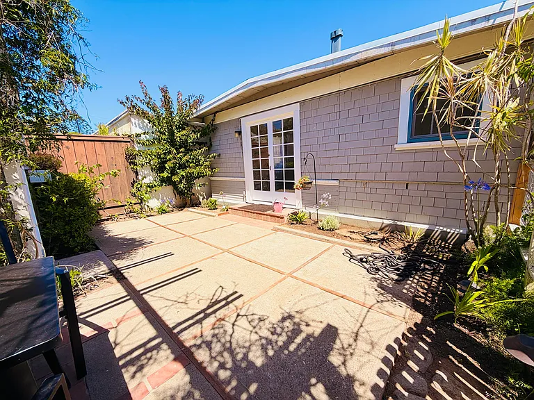 21 E Arrellaga St #B — Photo 11