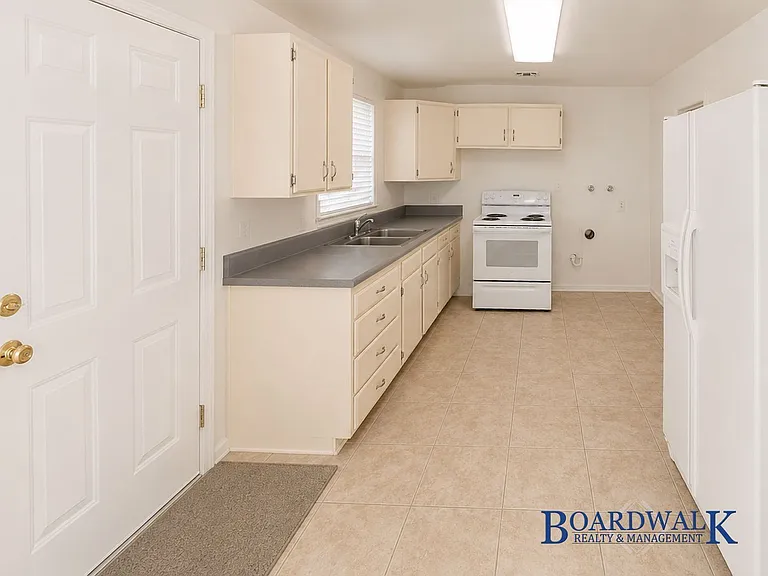 1195 E Roosevelt Ave #1 — Photo 5