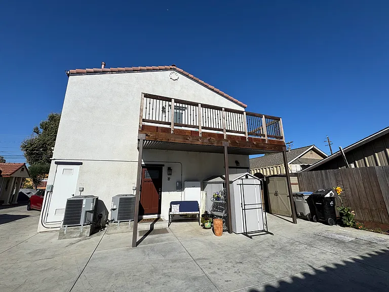 387 S 22nd St — Photo 20