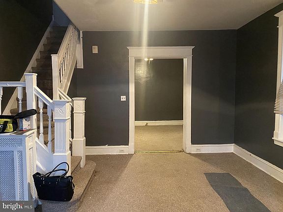 5th image of 627 E Locust Ave
