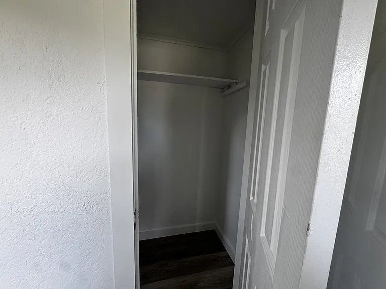 409 E Redwood St — Photo 5